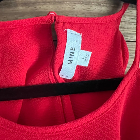 Sleeveless High Neck Tank w/Scalloped Hem - Picture 4 of 5